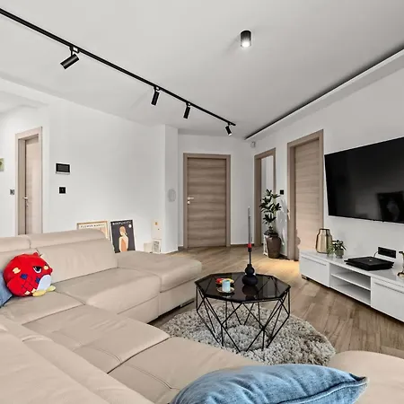 Speranza With Illuminated Pool * Pula