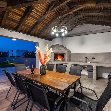 Speranza With Illuminated Pool Villa