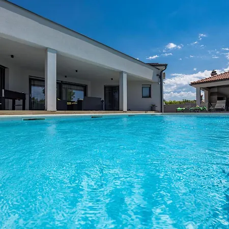 Villa Speranza With Illuminated Pool Pula