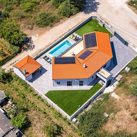 Speranza With Illuminated Pool Villa Pula