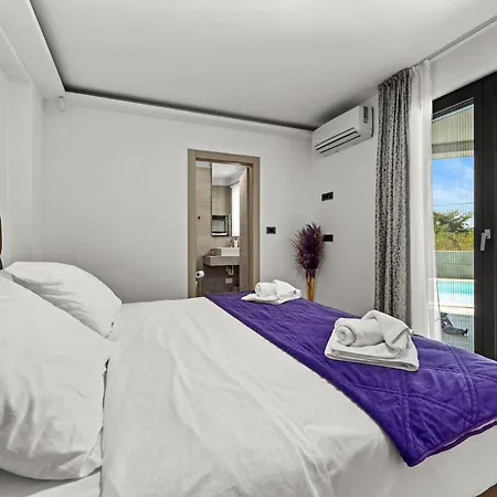 Speranza With Illuminated Pool 빌라