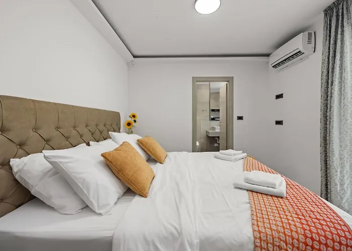 Βίλα Speranza With Illuminated Pool Πούλα