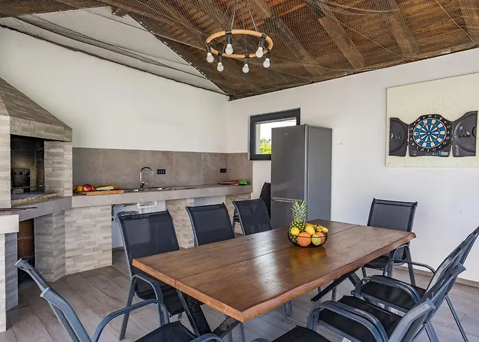 Speranza With Illuminated Pool