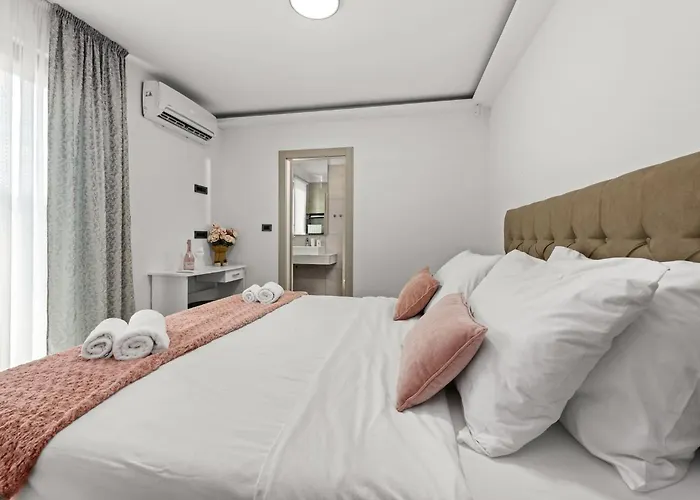 Vila Speranza With Illuminated Pool