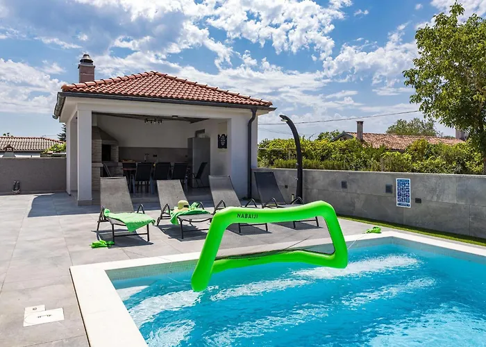 Vila Speranza With Illuminated Pool Pula