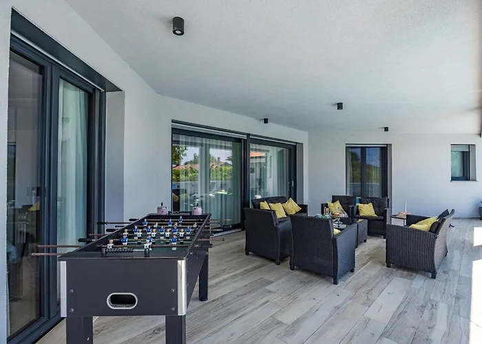 Speranza With Illuminated Pool Vila *