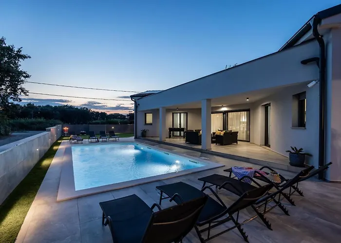 Speranza With Illuminated Pool Πούλα