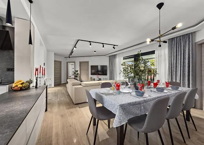 Vila Speranza With Illuminated Pool