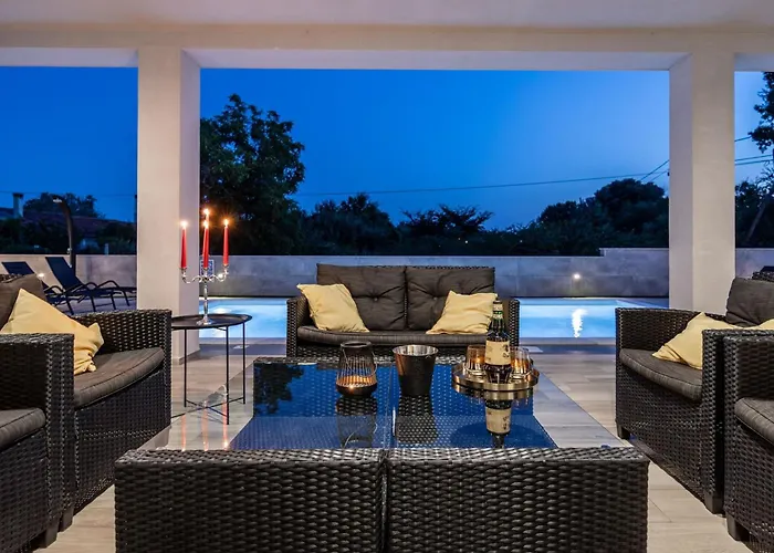 Speranza With Illuminated Pool Βίλα *