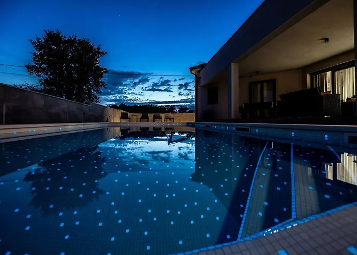 Vila Speranza With Illuminated Pool *