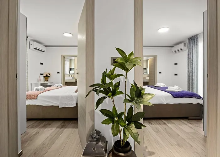 Βίλα Speranza With Illuminated Pool Πούλα