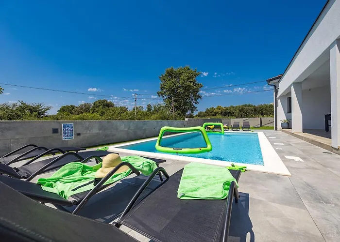 Speranza With Illuminated Pool Πούλα