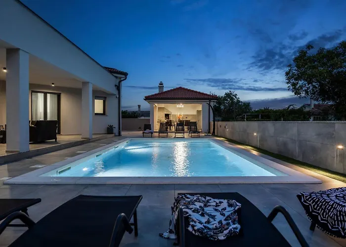 Speranza With Illuminated Pool * Πούλα