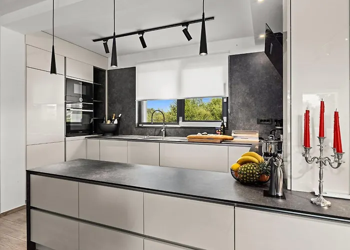 Speranza With Illuminated Pool Βίλα