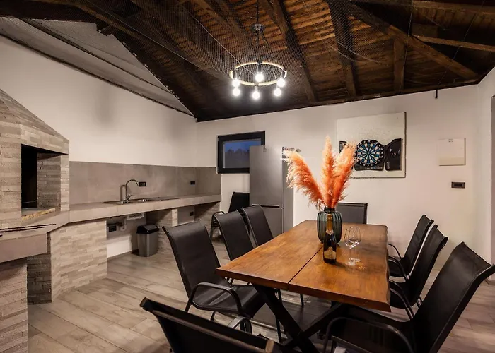 Vila Speranza With Illuminated Pool *