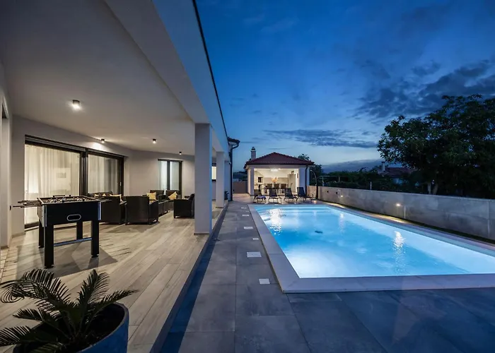 Vila Speranza With Illuminated Pool