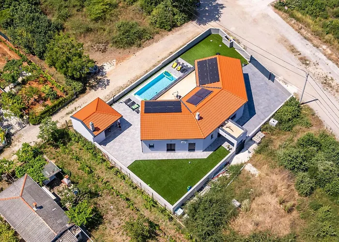 Speranza With Illuminated Pool Βίλα Πούλα