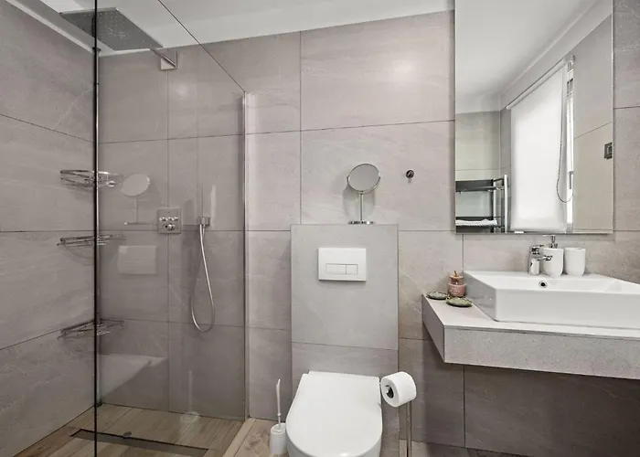 Speranza With Illuminated Pool *