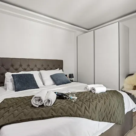 Speranza With Illuminated Pool Villa Pula