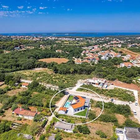 Villa Speranza With Illuminated Pool Pula