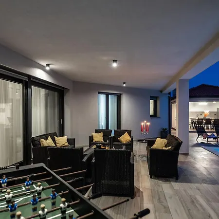 Speranza With Illuminated Pool * Pula